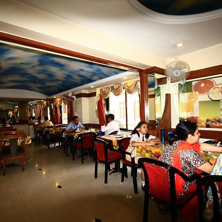 Hotel Deccan Park Pune Exteriör bild
