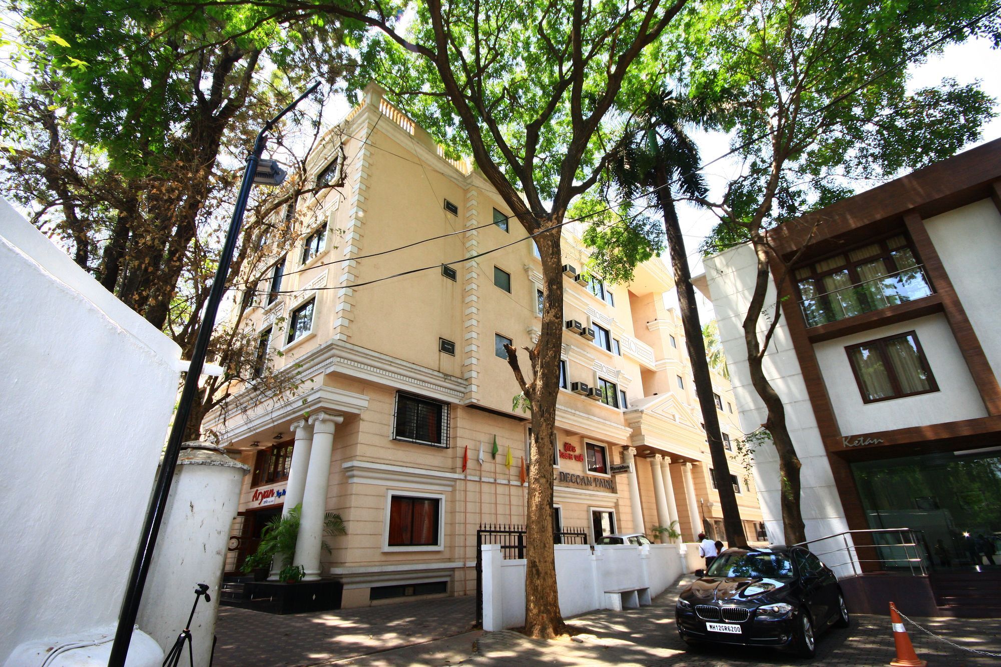 Hotel Deccan Park Pune Exteriör bild