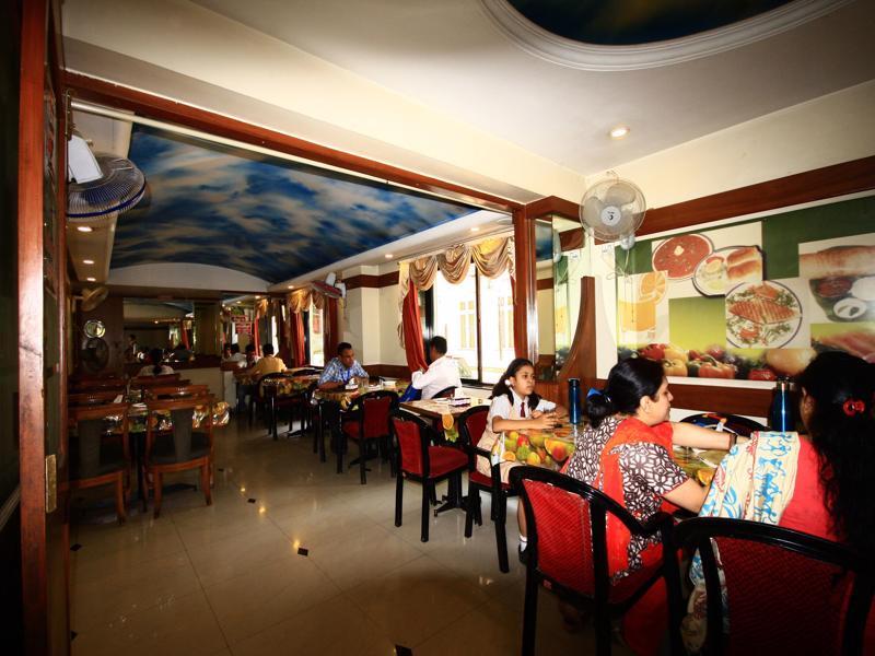 Hotel Deccan Park Pune Exteriör bild